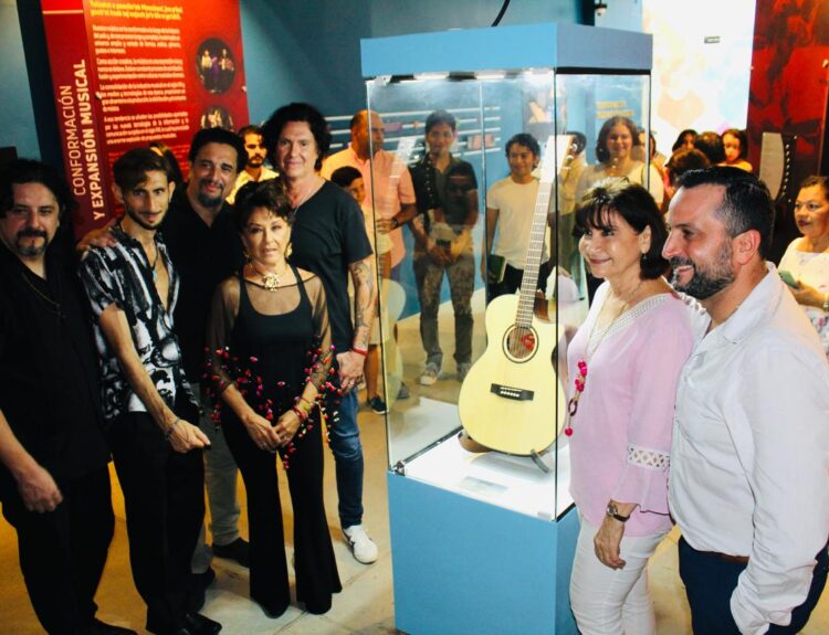 El Palacio de la Música Integra la Guitarra “Curandera” a su Patrimonio Cultural