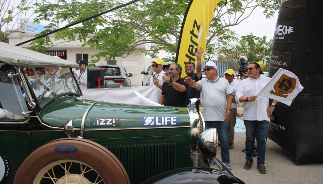 El X Rally Maya de México dio comienzo con el banderazo de salida de los automóviles