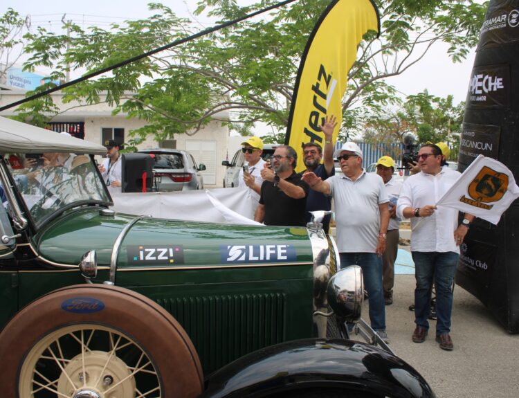 El X Rally Maya de México dio comienzo con el banderazo de salida de los automóviles