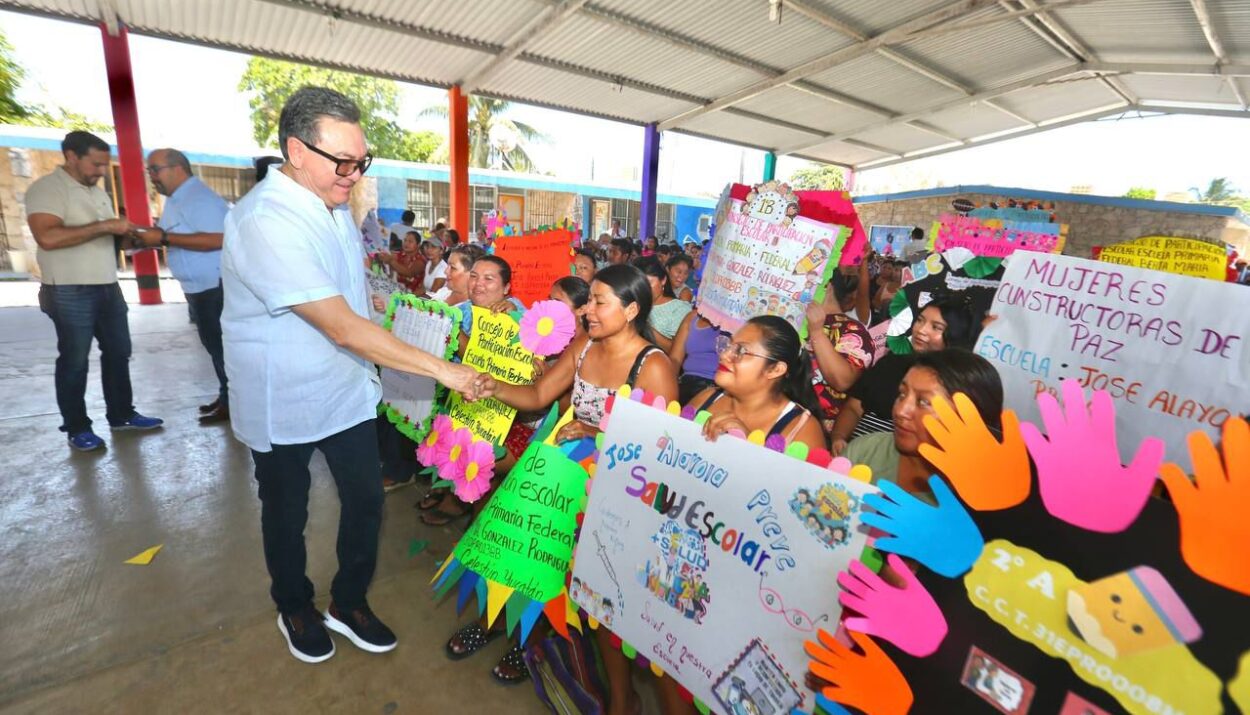 Fortalecen la calidad educativa de Celestún con clases de robótica. 