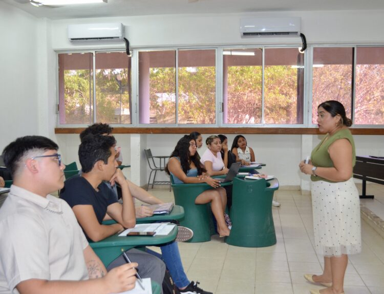 Estudiantes de la UTM cuentan con mejores condiciones en sus aulas