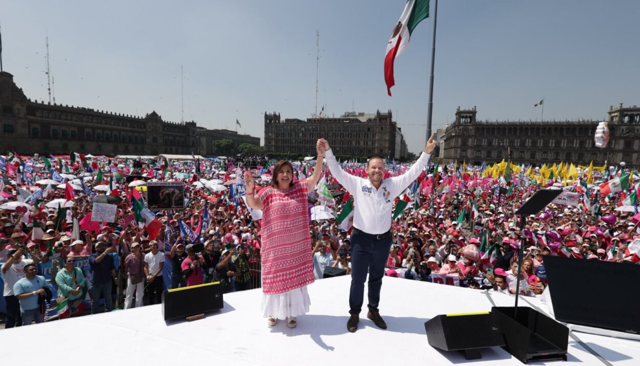 Marea Rosa desborda el Zócalo al grito de Xóchitl Gálvez Presidenta