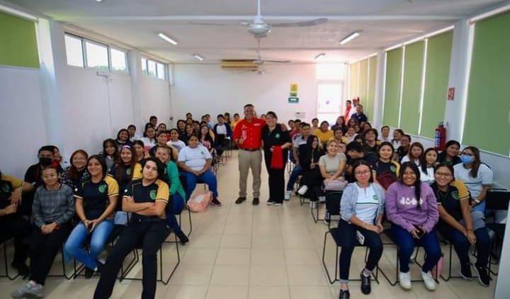 Labor conjunta para que los universitarios lleguen a sus metas: Sergio Vadillo