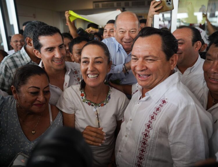 CON ENTUSIASMO RECIBEN A CLAUDIA SHEINBAUM EN YUCATÁN