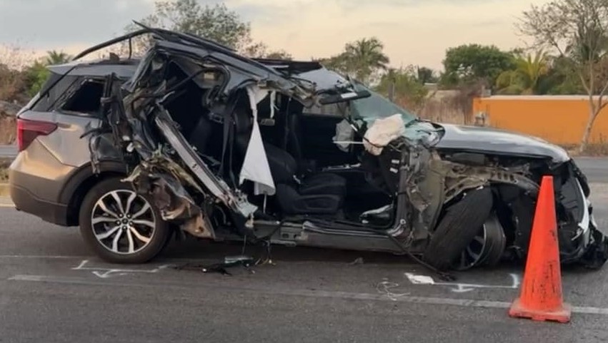 VEHÍCULO DEL CANDIDATO HUACHO DÍAZ MENA SUFRE ACCIDENTE AUTOMOVILISTICO.