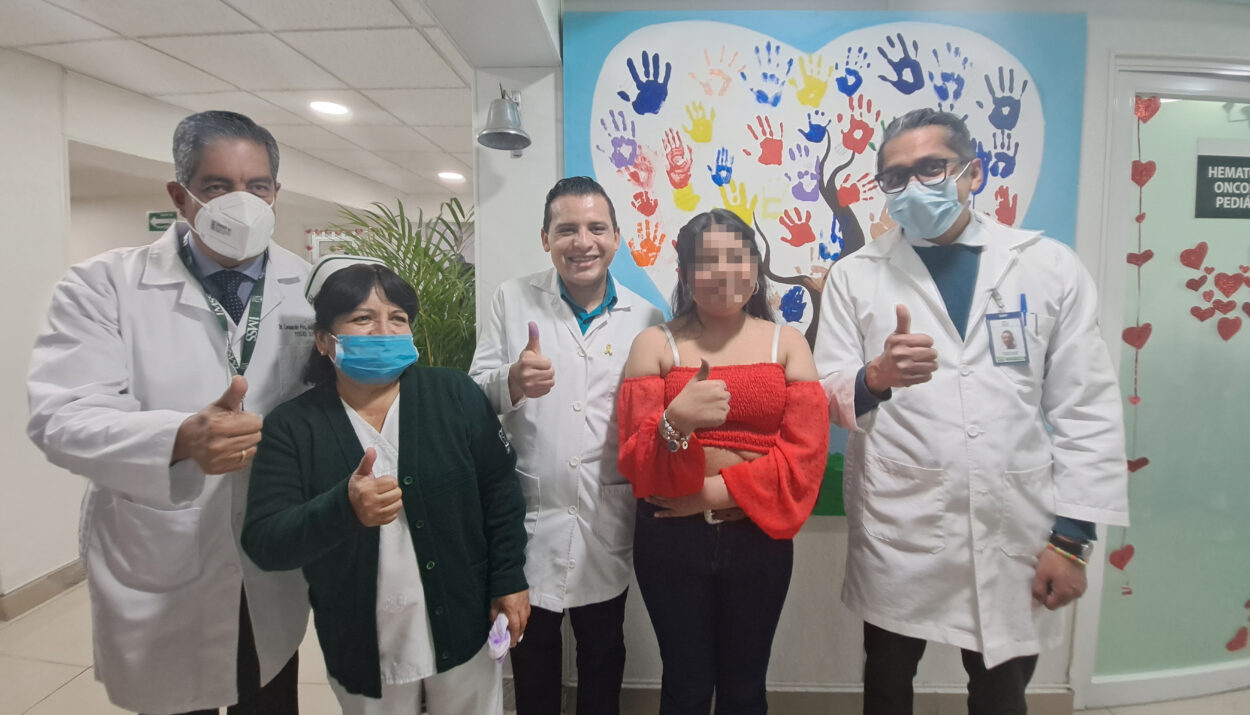 Angélica vence al cáncer con tratamiento en IMSS San Luis Potosí y toca campana de la victoria