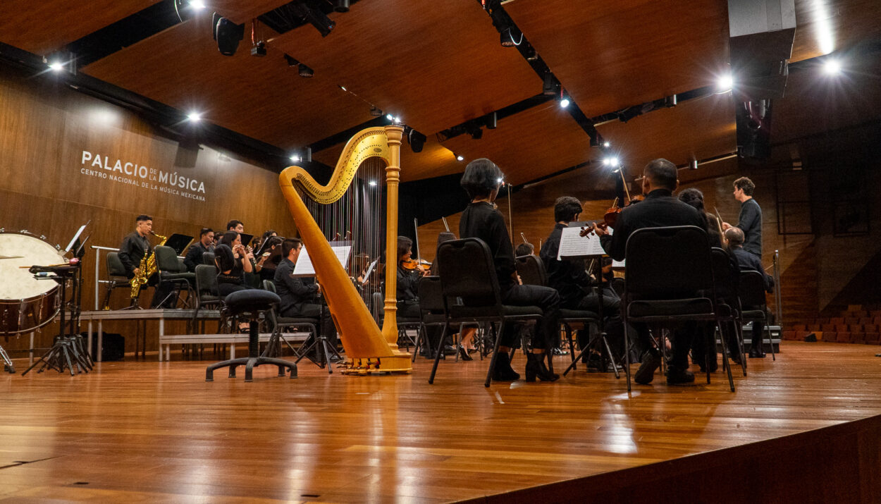 Orquesta Sinfónica de la UNAY presenta El Color de las Cuerdas en el Palacio de la Música.