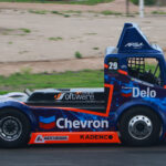 “Harry” Dueñas y el Chevron Delo Racing Team, triunfaron en los Tractocamiones en Querétaro