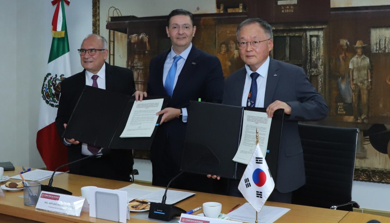 FIRMAN AGENCIA ESPACIAL MEXICANA (AEM) Y AGENCIA ESPACIAL DE COREA DEL SUR (KARI) CONVENIO DE COLABORACIÓN DE DESARROLLO ESPACIAL 