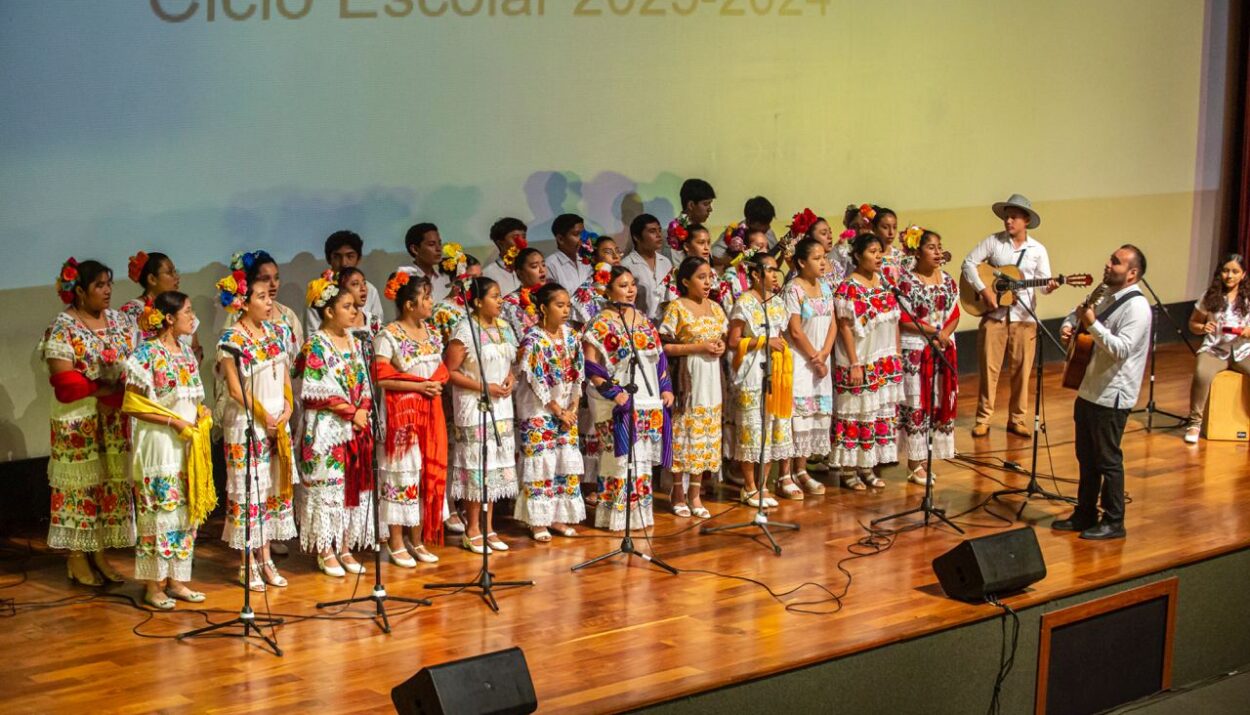 Celebran estudiantes y docentes a la trova yucateca