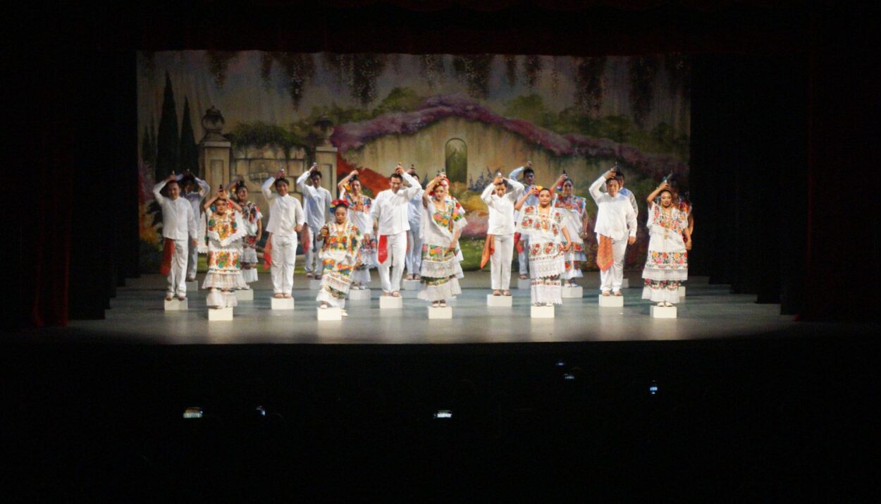 Presentan danzas en honor a México y España en graduación del Centro Estatal de Bellas Artes