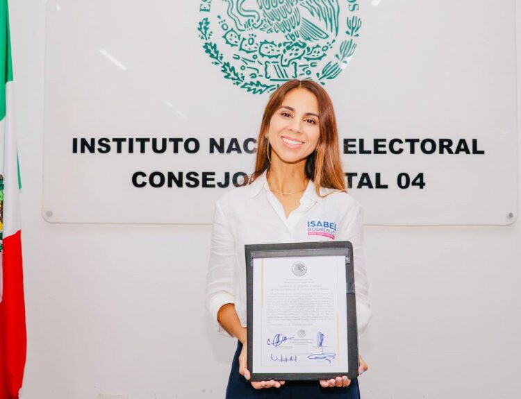 Isabel Rodríguez recibe constancia como diputada electa por el 4to Distrito Federal