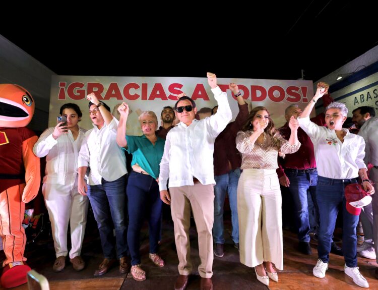 HUACHO DÍAZ MENA ROMPE DE EMOCIÓN EN EL DISCURSO DE SU FESTEJO