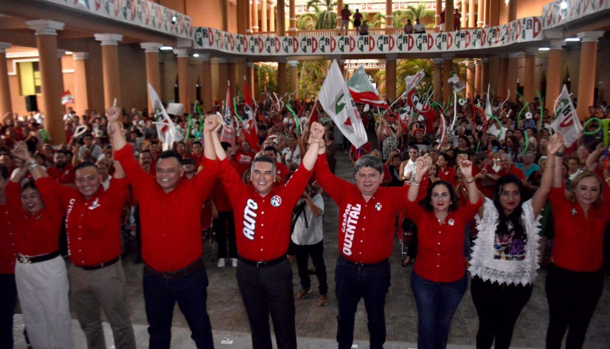 La fuerza del priismo yucateco se reúne con Alejandro Moreno Cárdenas en la toma de protesta del CDM en Mérida.