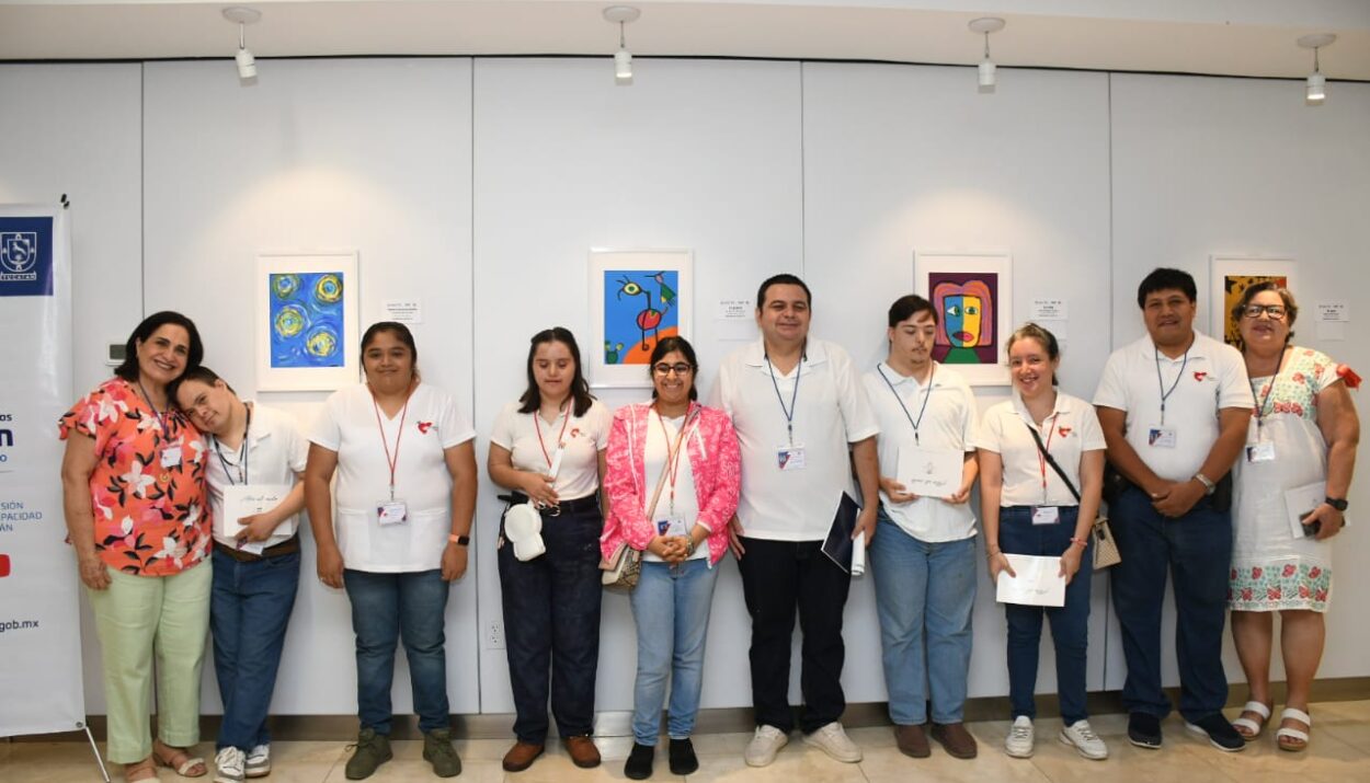 JÓVENES CON DISCAPACIDAD INTELECTUAL EXPONEN POR PRIMERA VEZ EN EL AEROPUERTO INTERNACIONAL DE MÉRIDA