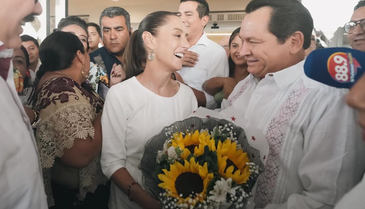 CON FLORES, ABRAZOS Y GRAN ALEGRÍA RECIBEN A CLAUDIA SHEINBAUM EN MÉRIDA, YUCATÁN