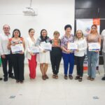 Docentes rinden homenaje a Ligia Espadas Sosa en el Primer Concurso de Poesía .