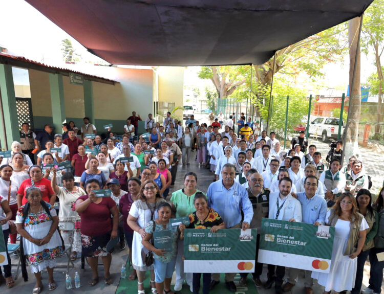 ARIADNA MONTIEL ENTREGA TARJETAS DEL PROGRAMA “LA CLÍNICA ES NUESTRA” EN EL SUR DEL ESTADO