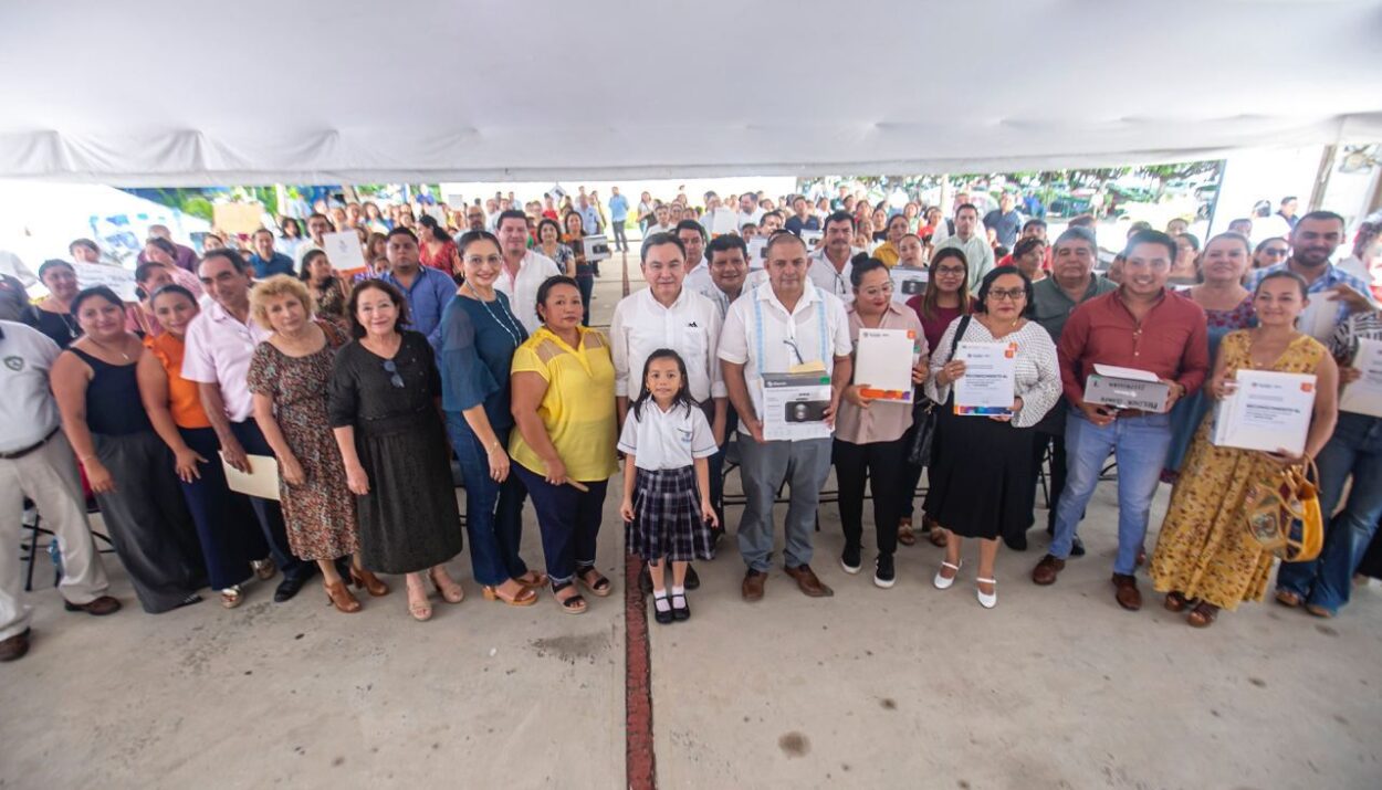 Entregan paquetes “Mejora tu Primaria”, mobiliario escolar y de limpieza a escuelas públicas.