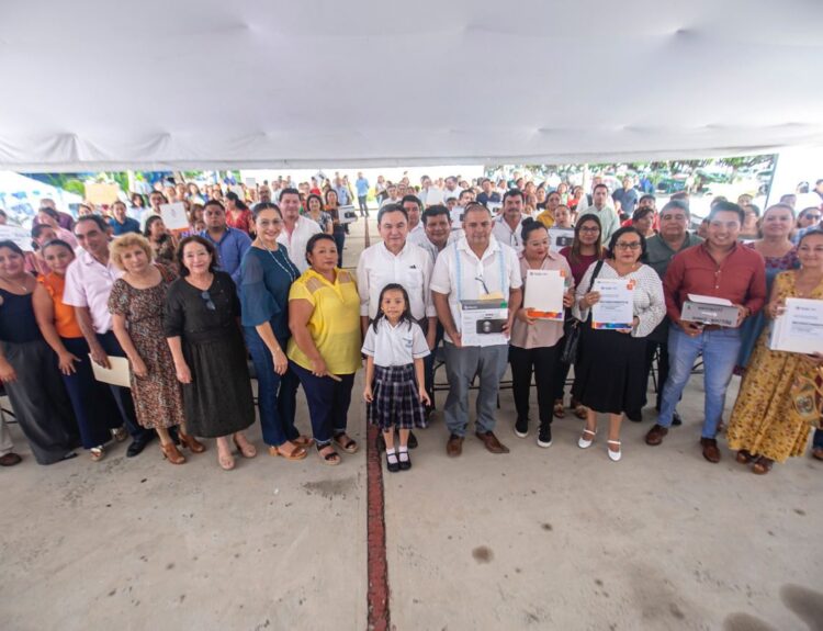 Entregan paquetes “Mejora tu Primaria”, mobiliario escolar y de limpieza a escuelas públicas.