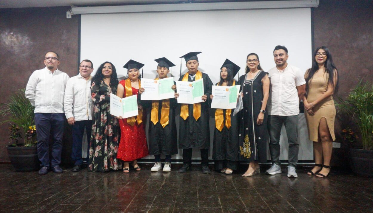 Egresa la primera generación de Bachillerato Yucatán.