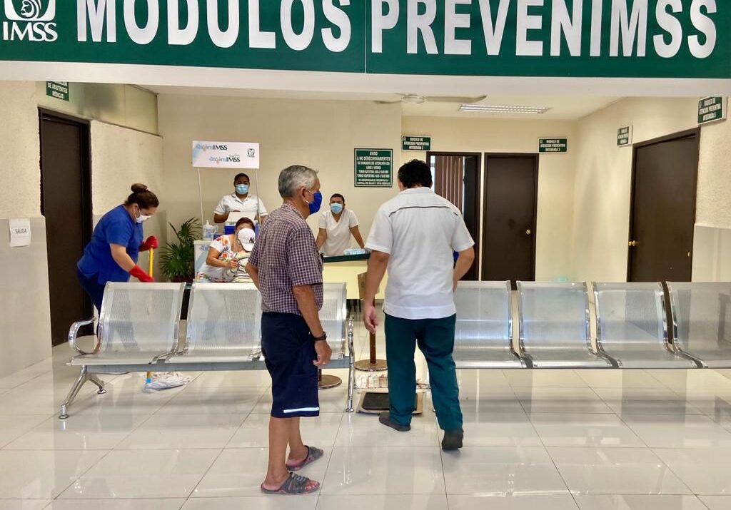 Orienta IMSS Yucatán sobre detección oportuna de incontinencia urinaria en hombres