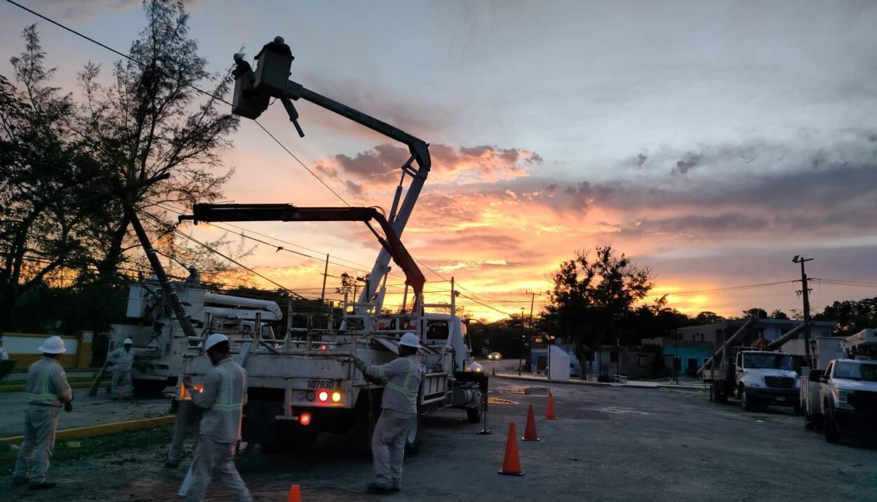 CON LABORES INMEDIATAS E ININTERRUMPIDAS, LA CFE HA RESTABLECIDO EL SUMINISTRO ELÉCTRICO AL 93.5% DE LOS USUARIOS AFECTADOS POR EL IMPACTO DEL HURACÁN BERYL EN CAMPECHE, QUINTANA ROO Y YUCATÁN 