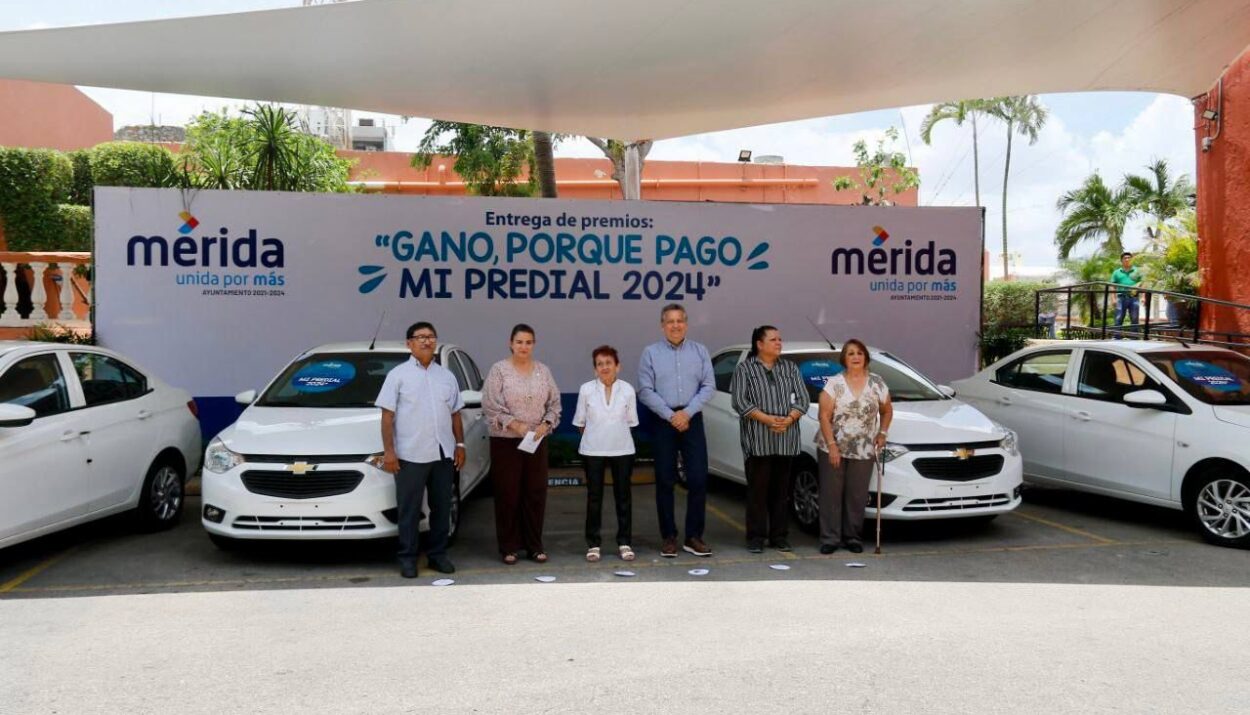 El Ayuntamiento entrega automóviles del sorteo “Gano, porque pago mi predial 2024”