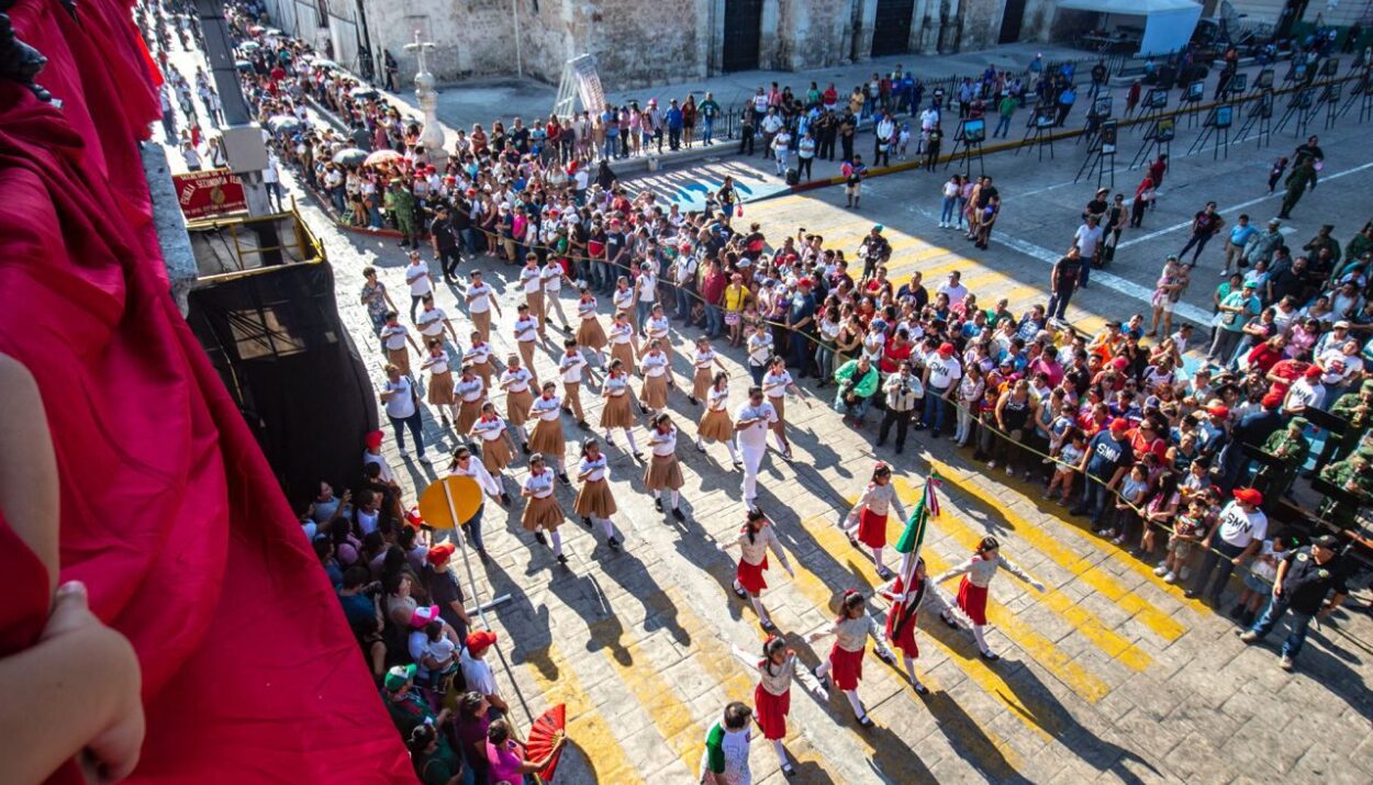 Convocan a escuelas a participar en el desfile por la Independencia de México