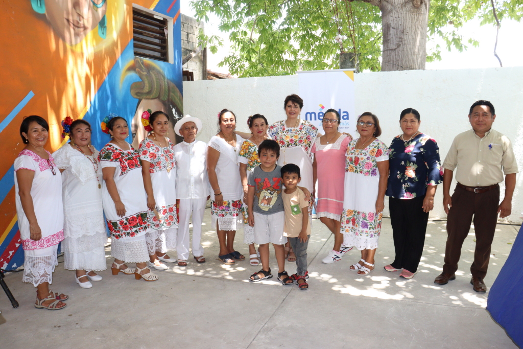 El Instituto Municipal para el Fortalecimiento de la Cultura Maya recibe nuevo acervo literario.