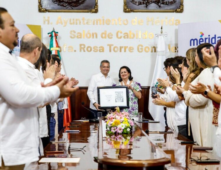 El Ayuntamiento entrega por primera vez la medalla “Rosa Torre González” a la activista Silvia López Escoffié