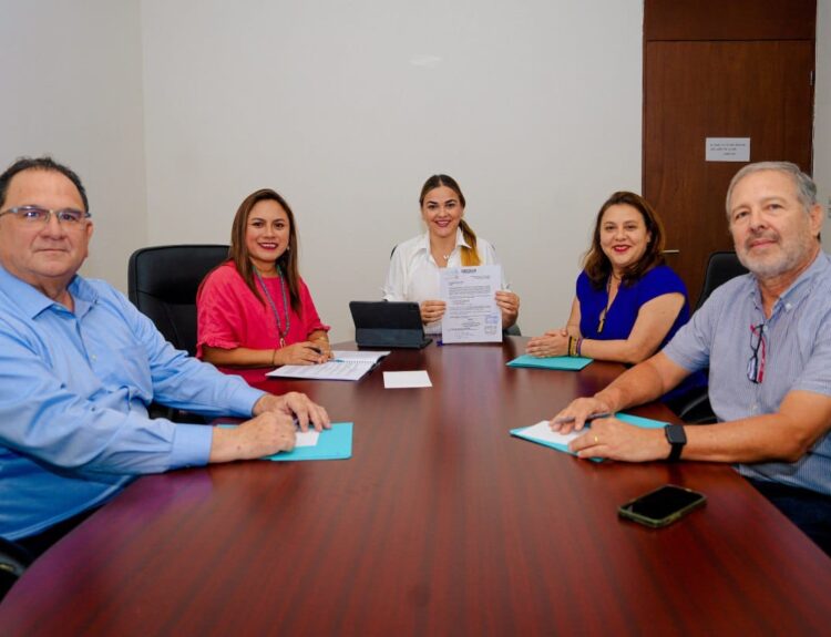 Cecilia Patrón presenta un equipo de transición ciudadano y paritario.