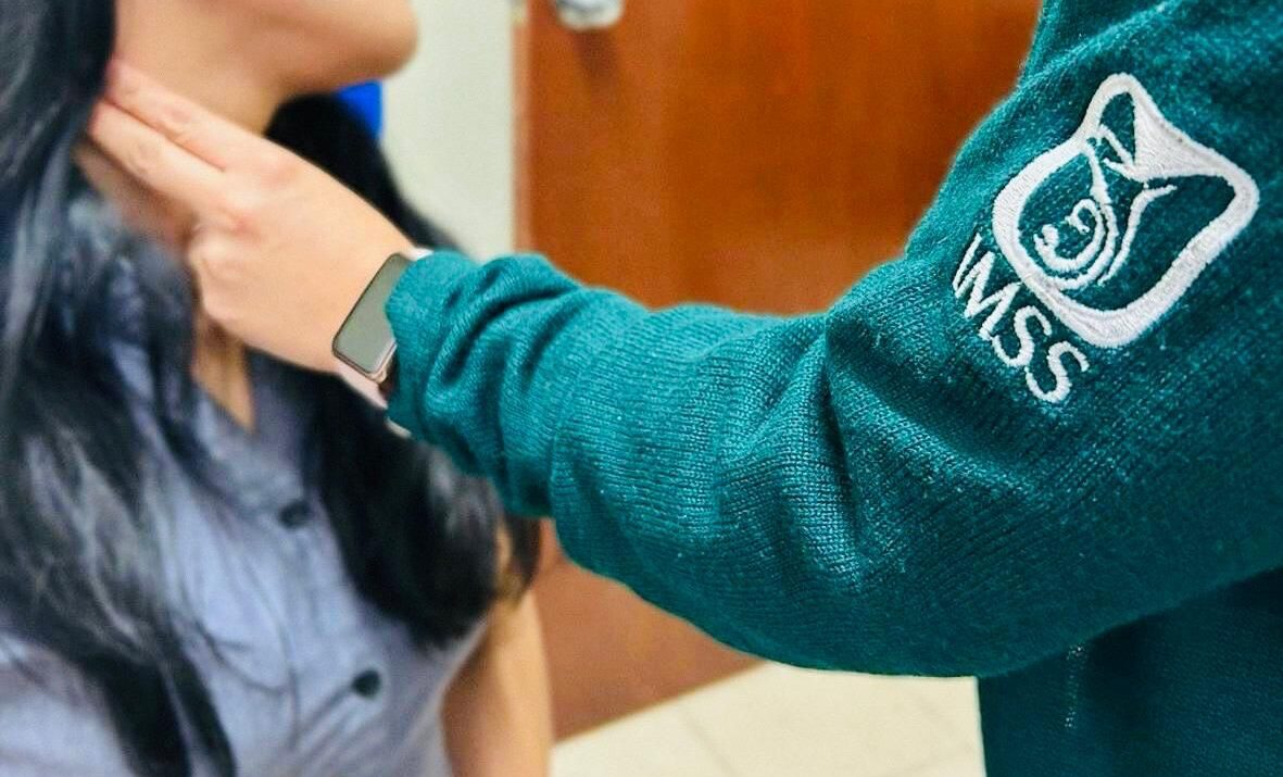 Informa IMSS Yucatán sobre Síndrome del Cuello de Texto, generado por uso prolongado aparatos tecnológicos