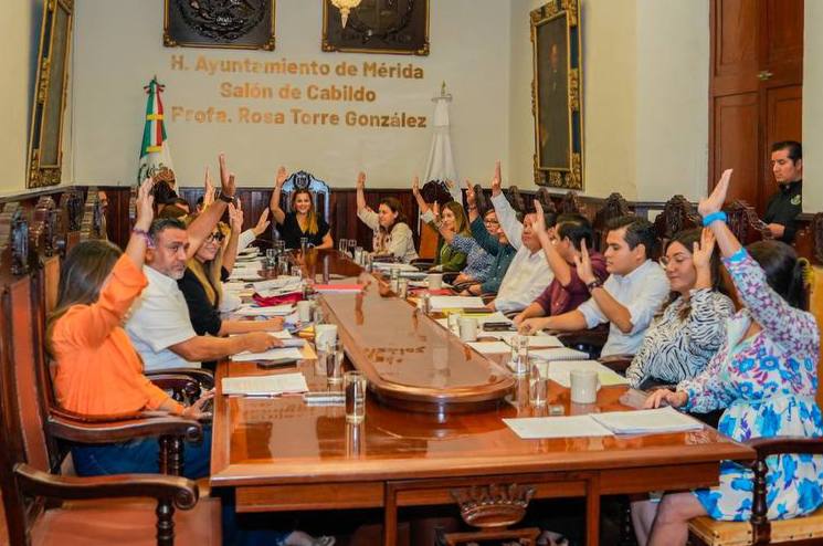 La Dra. Celia Rosado Avilés, Oradora Huésped del Cabildo de Mérida con motivo del aniversario del inicio de la Independencia.