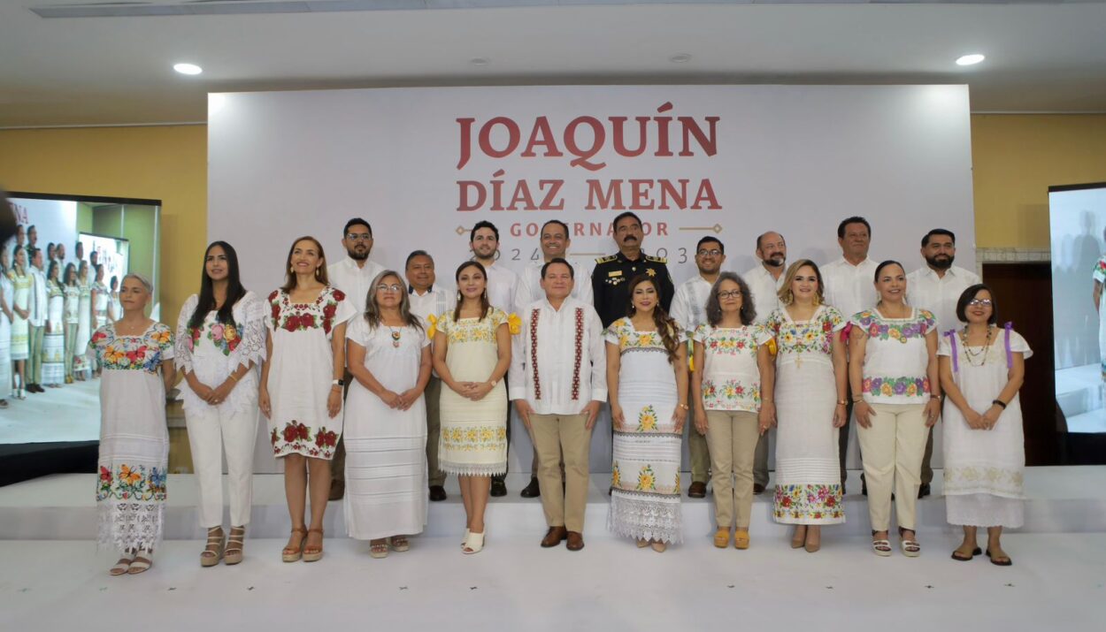 Presenta Huacho Díaz Mena a su gabinete: “Un gobierno para el pueblo de Yucatán”