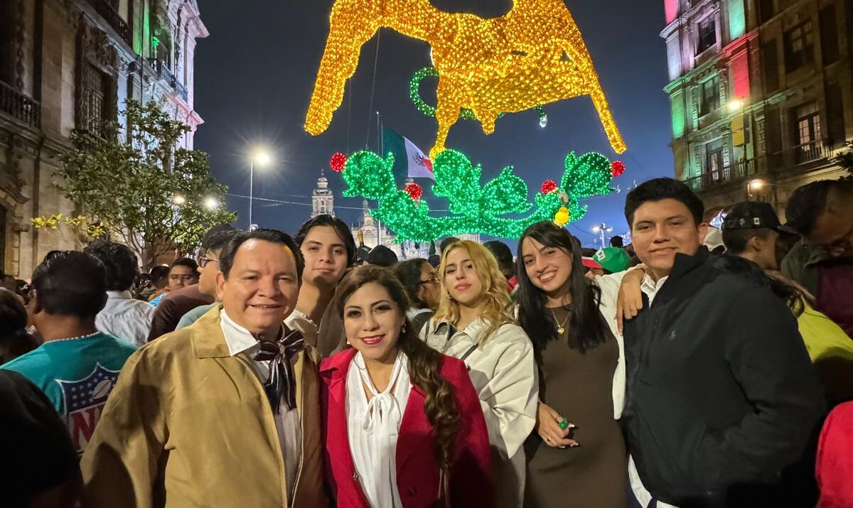 Acompaña Huacho Díaz Mena al presidente López Obrador en su último grito de independencia